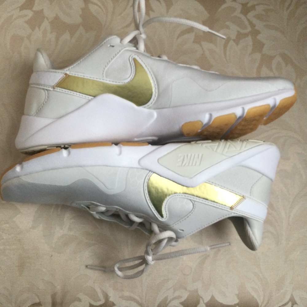 Nike Legend Essential 2 - Picture 2 of 6